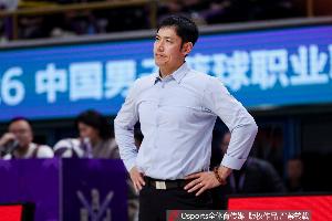 本赛季未能打进季后赛！媒体人：北控男篮主教练张庆鹏离任配图