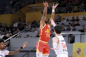 媒体人:上海的隐忧或是体能 G5回到主场会是他们压力最大的一场配图