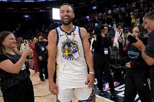 乔·约翰逊：李宁肯定给了库里大合同 库里品牌后面也会签NBA球员配图