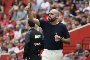 塞尔塔主帅:恩里克和贝尔萨改变了我们 赛季最佳教练是弗里克配图