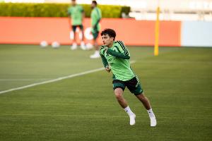 16岁职业首秀，17岁征战世界杯！墨西哥小将莫拉：偶像是梅罗配图