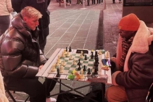 兴趣爱好广泛！世体：戈登爱看书下棋，练瑜伽拳击，最崇拜杰拉德配图
