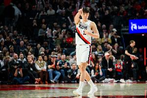 杨瀚森谈第一年打NBA感受：快 转换快&节奏快&要不停地折返跑配图