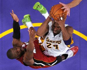 球哥：科比相较韦德只是略强一点 巅峰韦德能给乔丹&科比制造麻烦配图