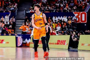媒体人：这个赛季结束了 恭喜上海赢下系列赛 应该为这些球员点赞配图