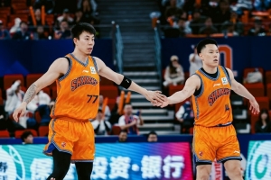 记者：上海打出了一个极具统治力的赛季 家门口强势捧杯&气质蜕变配图