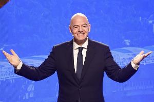 FIFA让所有球员赛前列队引争议！记者：世界杯的首发11人才是巅峰配图
