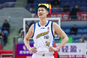 回天乏术！胡金秋16中8拿20分9板 其中6前场板配图