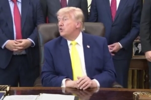 特朗普：我早就是尼克斯球迷了 我肯定去纽约看比赛 或许两场都看配图