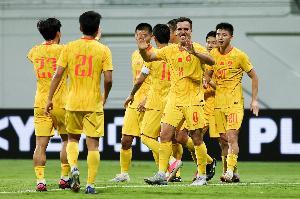 足球报：国足主场战泰国需找回正常比赛节奏，压迫是重要的选项配图