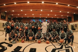 足篮联动！塞内加尔国家队造访NBA马刺队训练中心配图