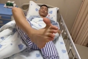 陈林坚:熬过伤痛 终于和腿里的钢板正式告别 愿往后步履安稳配图